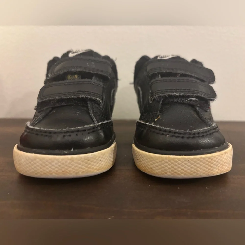 NIKE | Kids/Toddler Black Sneakers Size 4C